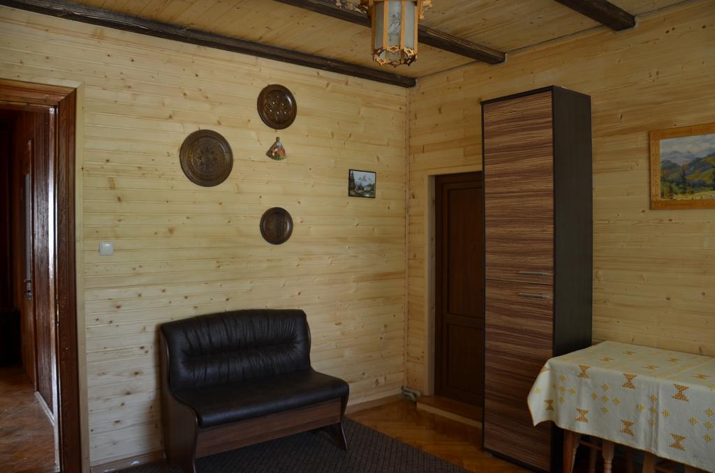 Rosinka Apartment Yaremche Bagian luar foto